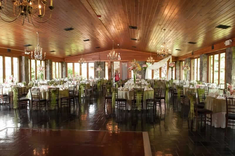  Pocono  Outdoor Wedding  Stroudsmoor Country Inn Pocono  